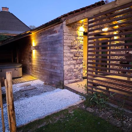 Out & Lodge Les Spirous Les Géronsarts Buitenkant foto